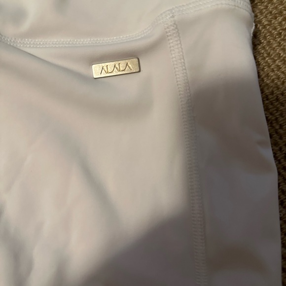 ALALA Leggings - Picture 4 of 4